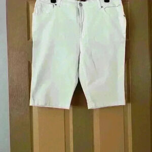 Women Capris size 14P​​​​​​​​​​​​​​​​​​​​​